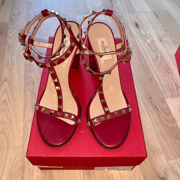 Magenta Rockstud Valentino Heels - Picture 1 of 8